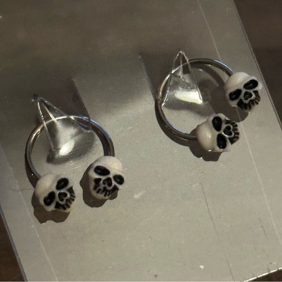 Morbid Metals 18g white skull body jewelry - Picture 2 of 3